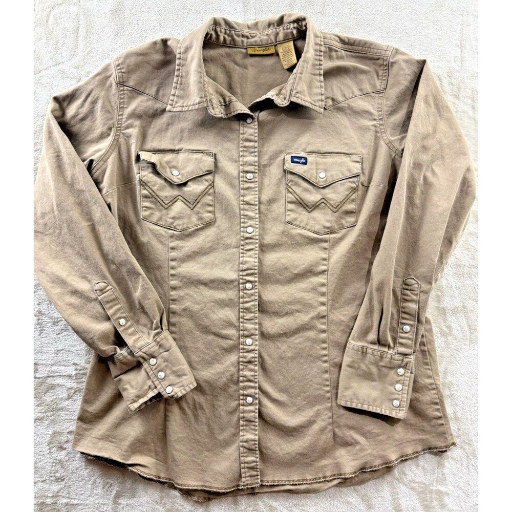 Wrangler Women's Tan Pearl Cat Eye Snap Double Pocket Button Up Shirt Size Large